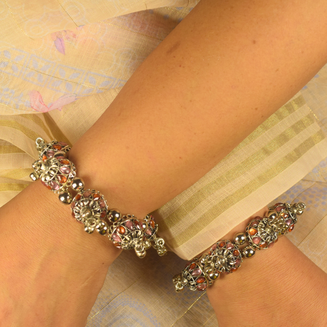 Srinhti Oxidised Bangle