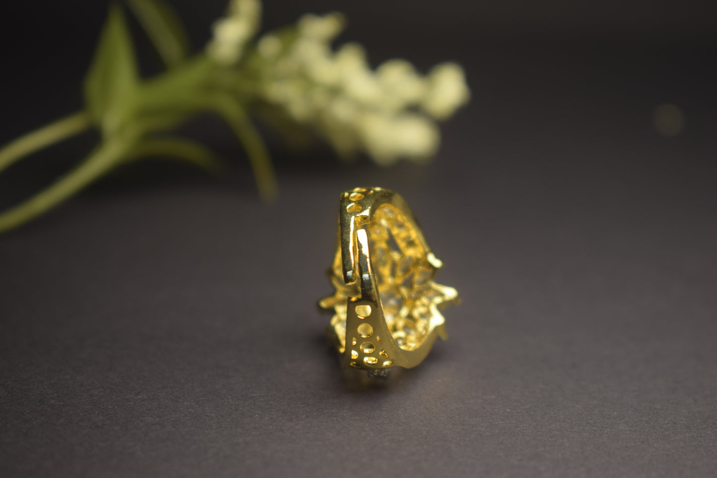 GOLDEN LILY AD RING