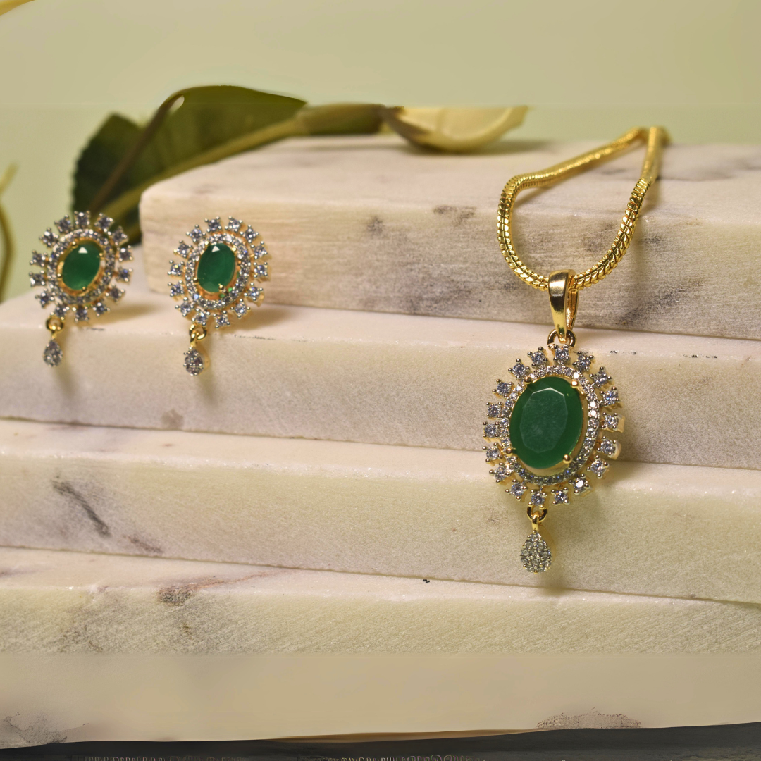 EMERALD NOORVI PENDENT SET