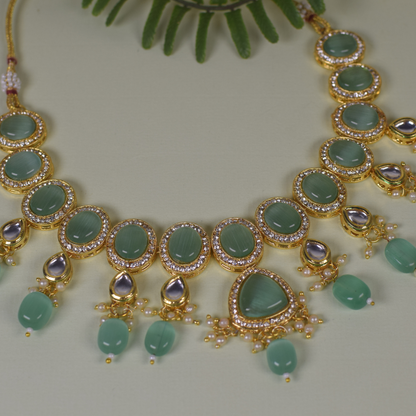 Amla Kundan Jewellery Set