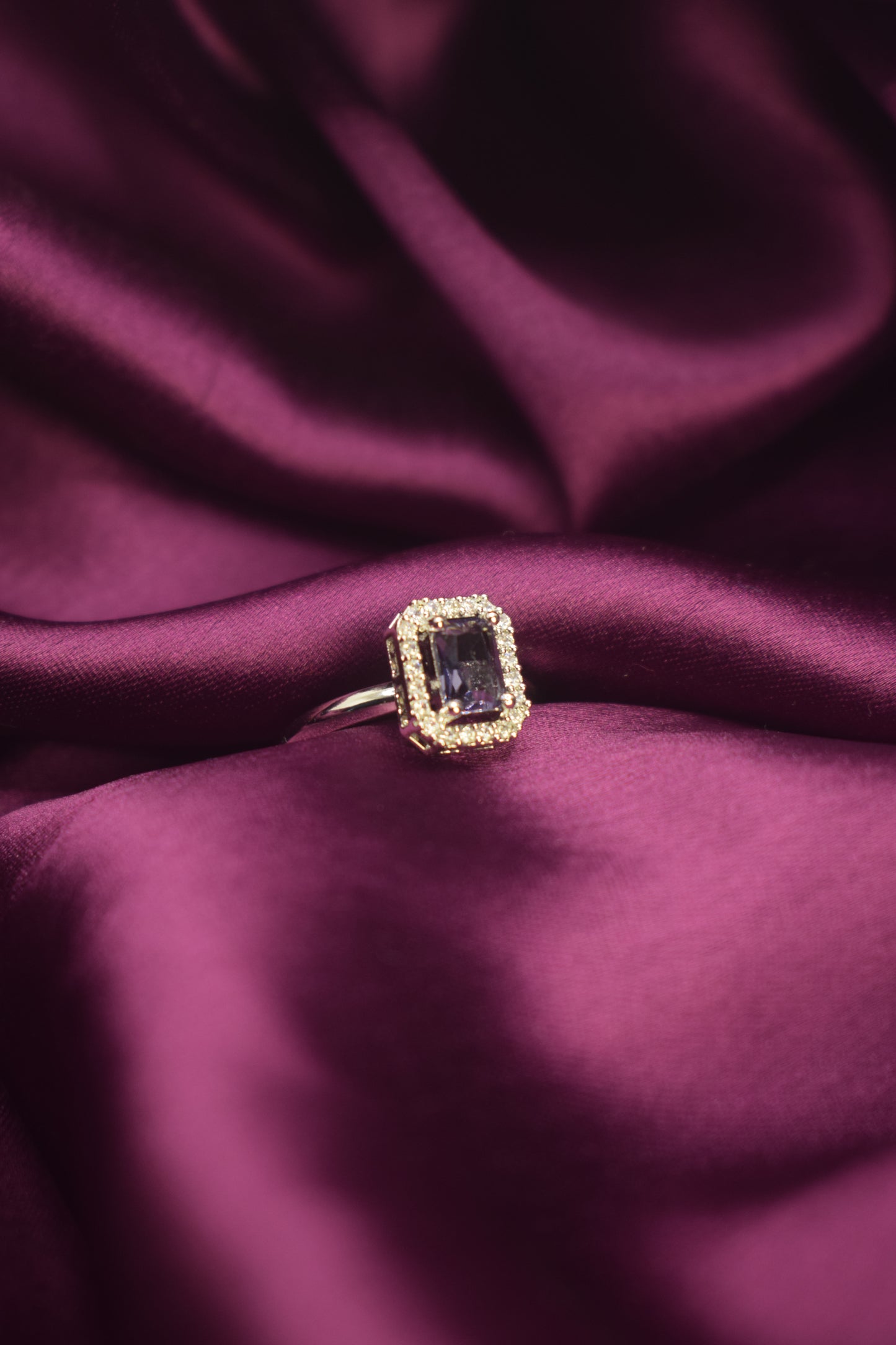 PURPLE NAVELI AD RING