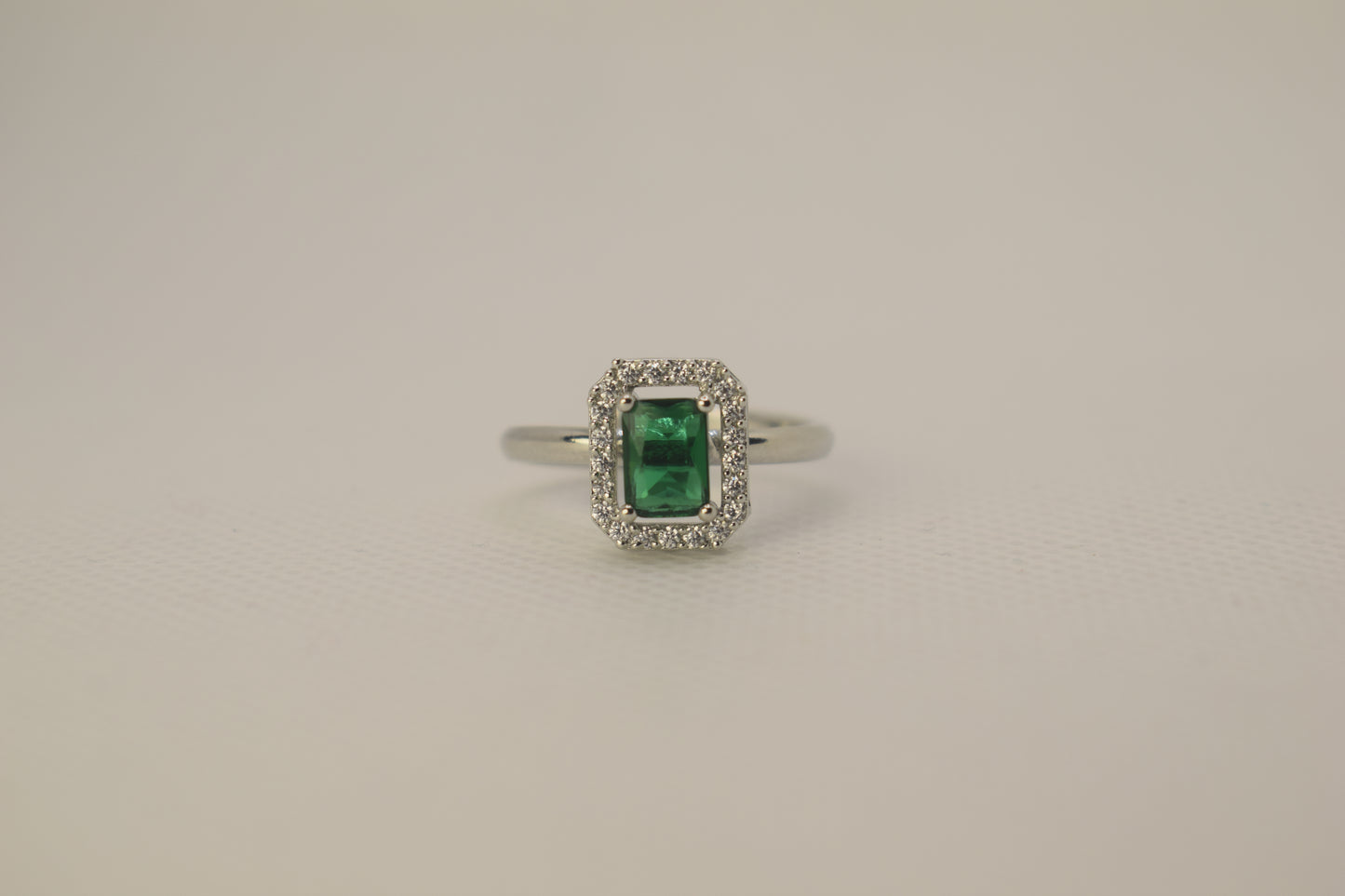 EMERALD NAVELI AD RING