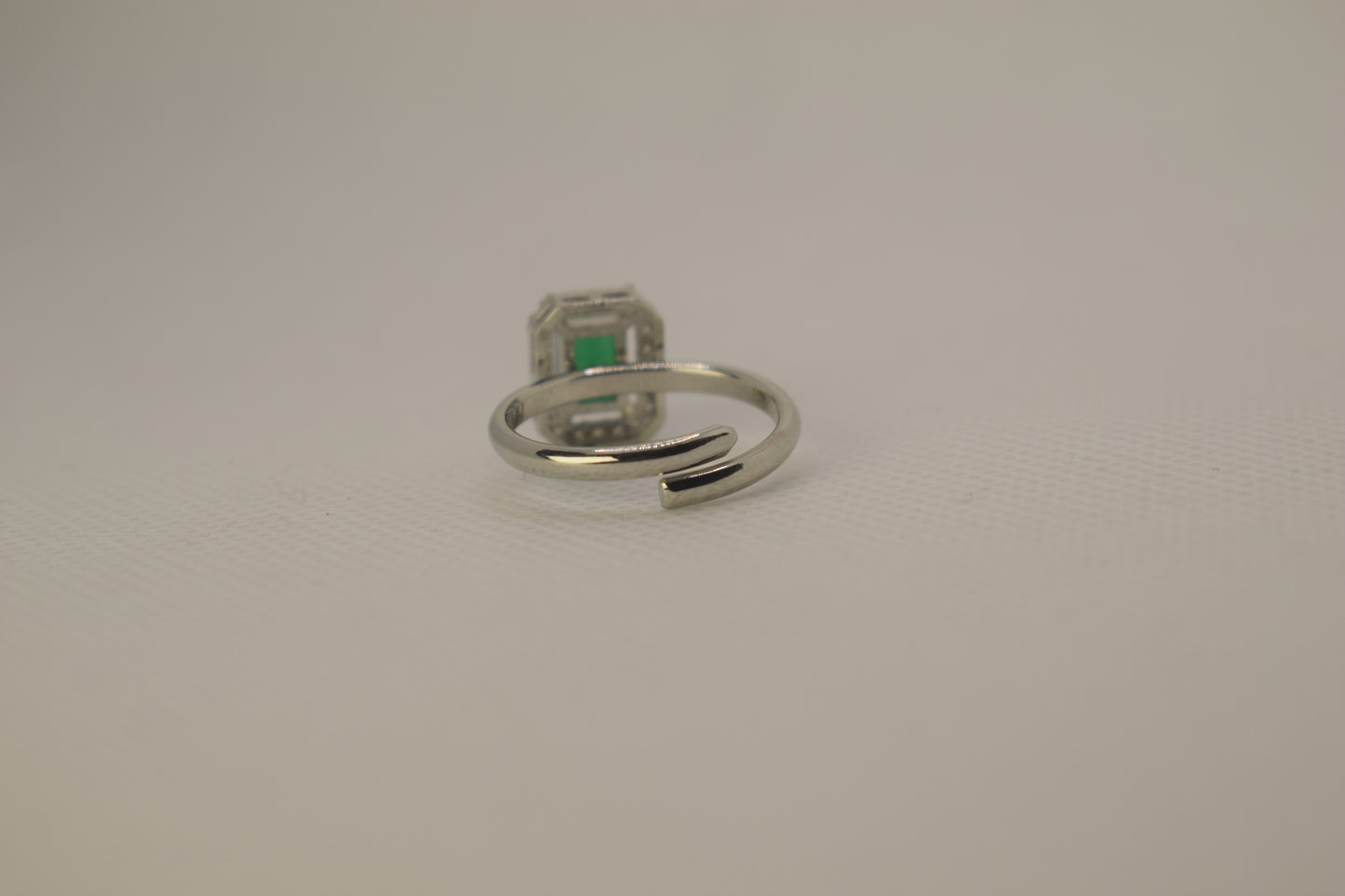 EMERALD NAVELI AD RING